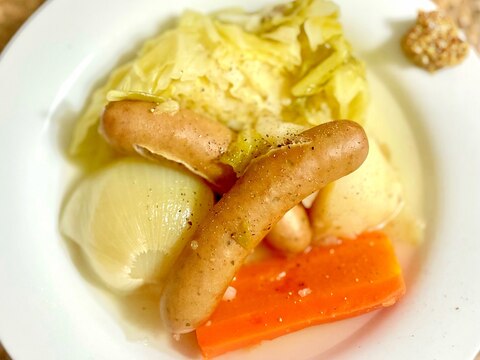 寒い日に食べたい、ソーセージと野菜のポトフ